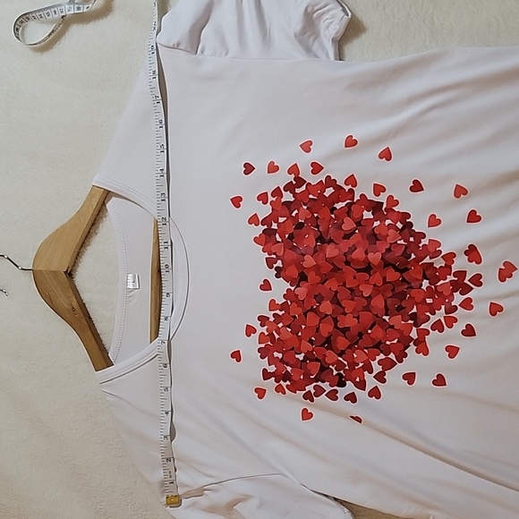 CLUSTER OF HEARTS DESIGN T-SHIRT LARGE - Picture 5 of 7